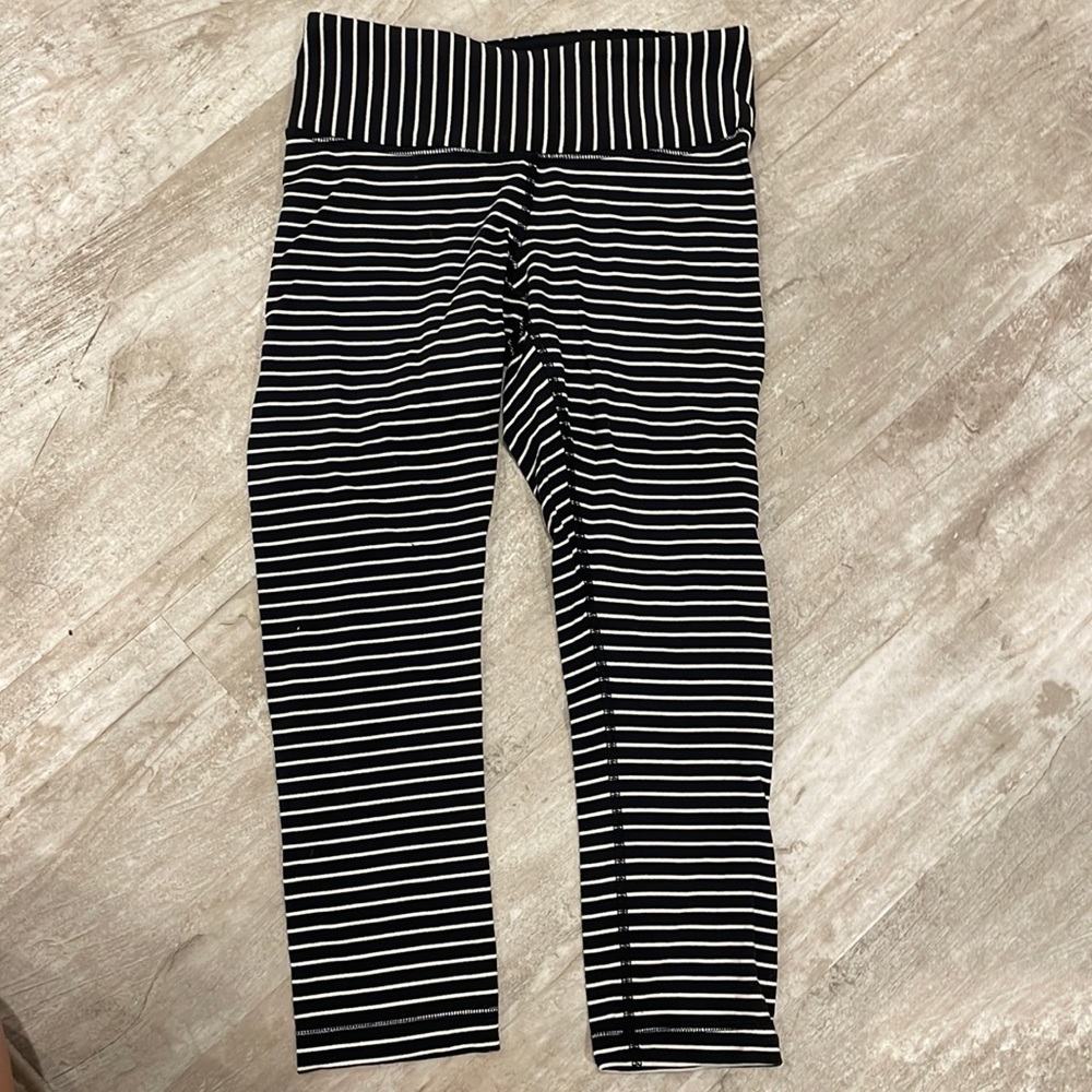 LULULEMON wunder under stripe crop pants size 4